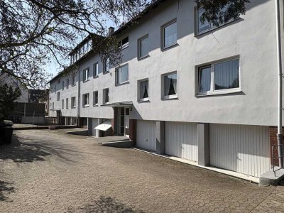 KARSTEN IMMOBILIEN ermöglicht Ihnen: Sehr moderne , top ausgestattete DG-Wohnung mit großem Balkon