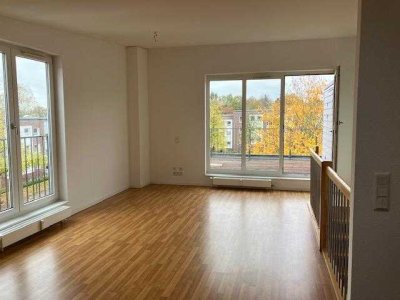 TRAUMHAFTE PENTHOUSEWOHNUNG- 3 Zi. - Maisonette -super ruhig und sonnig