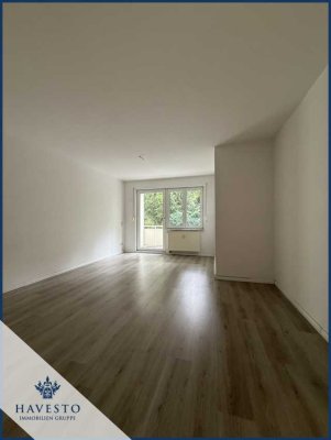 Renovierte 2-Raum Wohnung mit Balkon, Neuer Einbauküche & Stellplatz!