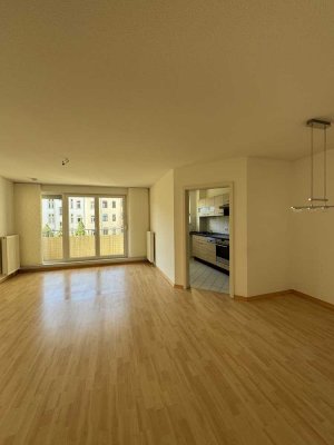 ++ Tolle, große 2-Raum-Whg. mit saniertem Bad und EBK (Abverkauf)++