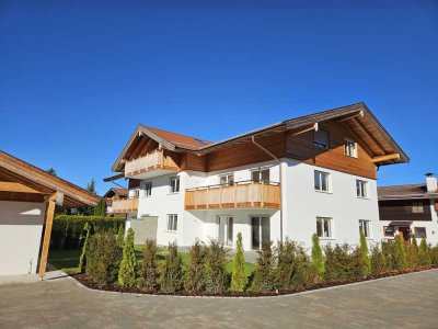 Hochwertige 3-Zi-DG-Wohnung mit großer Einbauküche in Rottach-Egern/ Weissach