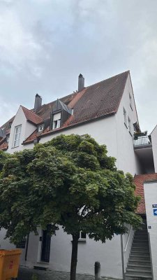Sehr helle 1-Zimmer-Wohnung mit EBK in Augsburg