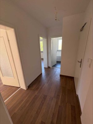 Moderne 2-Zimmer-Wohnung mit Balkon in Leer!