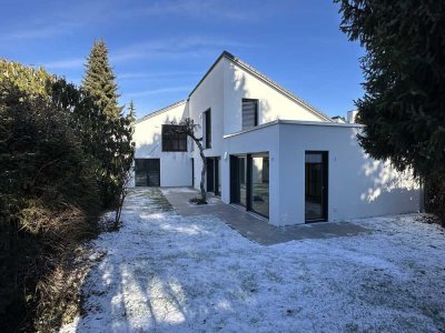 Erstbezug nach Kernsanierung: Freistehendes Einfamilienhaus in München Waldtrudering