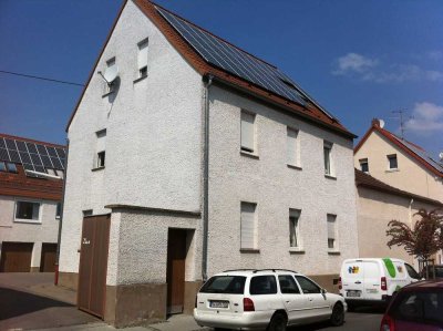 1,5 ZKB DG-Wohnung in Hochheims ruhiger Wohngegend