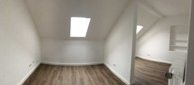BN-Holzlar, 36 qm DG-Appartment, Einbauküche, Pkw Stellplatz, ruhige Lage