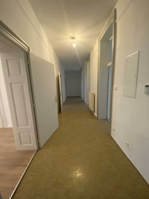 Traumhafte 4-Zimmer Altbau- Wohnung in der Regensburger Altstadt