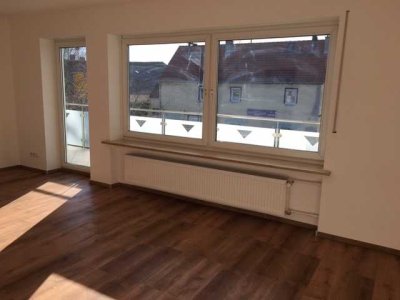 Schöne fünf Zimmer Wohnung in Ingolstadt, Friedrichshofen, komplett renoviert