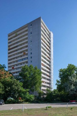 Wohnen im Hochhaus ,,Peter'': 2-Zimmerwohnung mit viel Potenzial (provisionsfrei!!)