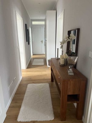 Stilvolle 4-Zimmer-Dachgeschosswohnung zur Untermiete