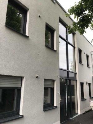 Stilvolle 2,5-Zimmer-Penthouse-Wohnung in Aachen Oberforstbach