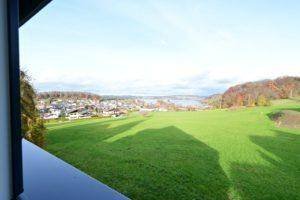 MATTSEE | Modernes Doppelhaus in Hanglage mit traumhafter Aussicht