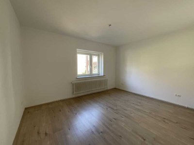 Geräumige 3-Zimmer-Wohnung mit Duschbad und Balkon in Hochparterre