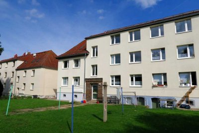 Schöne 2 Zi-Wohnung mit sep. Küche, Laminatboden, Wannenbad in Halle-Seeben