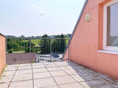 Wohlfühlen im Dachgeschoss, Terrasse mit Fernblick, sehr guter Zustand, Garagenplatz optional