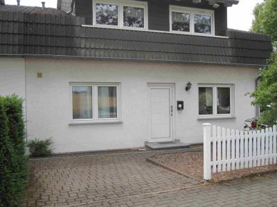 Eschborn/Niederhöchstadt - Schönes, möbliertes 1-Zimmer-Appartment in EFH, sep. Eingang