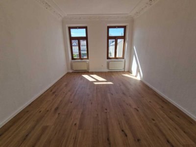 3-Zimmerwohnung im Altbau mit Stuck + Tageslichtbad + Einbauküche als Option