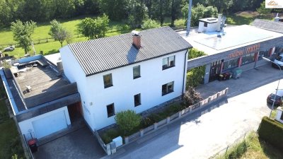 Großzügiges Wohnhaus, Nebentrakt und Betriebshalle mit Lackieranlage