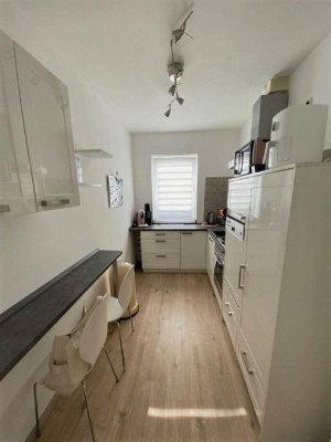 Sonnige 2-Zimmer Wohnung mit Balkon voll möbliert