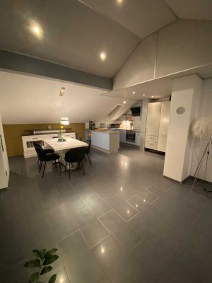 Moderne 3-ZKB Klimatisierte Dachgeschosswohnung in Fürth Odw