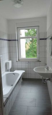 ** Kleine 3-Zimmer mit Laminat, Einbauküche und Wannenbad zum Toppreis! **