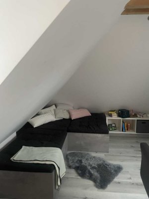Abgeschlossenes Apartment in WG mit eigener Küche und Bad zur Untermiete