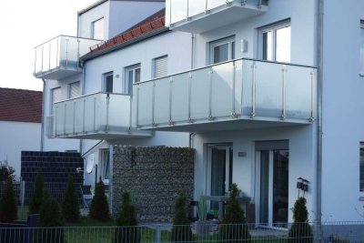 Exklusive, neuwertige 2-Zimmer-Wohnung mit Terasse , Einbauküche und Garten in Manching