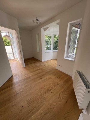 Provisionsfrei: Sanierte 2-Zimmer-Wohnung mit riesiger Terrasse