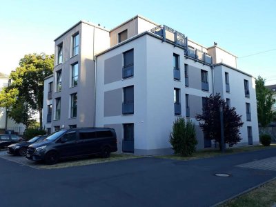mein eigenes Apartment: modern, praktisch + PKW-Parker mit toller Dachterrasse in Dresden Strehlen