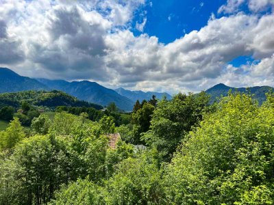 Künstlervilla in herausragender Lage und überragendem Blick auf die Bergkette
