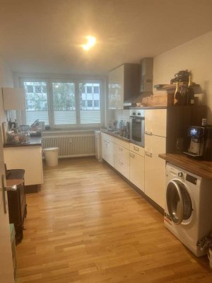 Schöne 2 Zimmer Wohnung im Erdgeschoss am Philosophenplatz