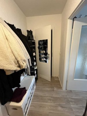 Alles neu: Gemütliche 1,5-Raum- Wohnung im 1OG mit Dusche