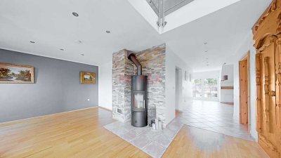 Ihr neues Zuhause: Großzügige Wohnung mit Kamin, Terrasse & Balkon einzugsbereit zu sofort