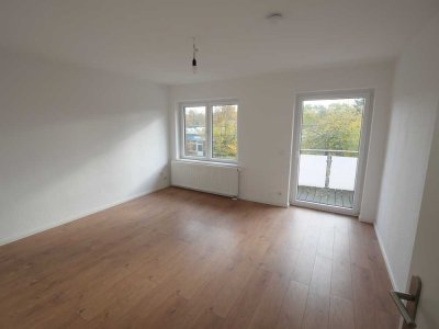 Modernisierte  4-Zimmer Whg. im 1. OG (mit Balkon und EBK)