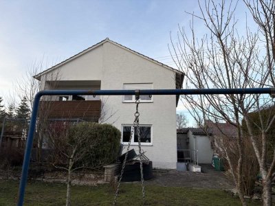 Großzügiges, teilmodernisiertes Einfamilienhaus mit Garage in angenehmer Wohnlage
