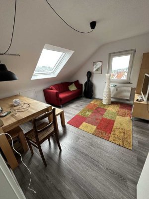 Helle freundliche 3 Zimmer Dachgeschosswohnung mit EBK