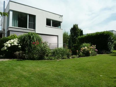 Exklusives Wohnen: Traumhaftes Einfamilienhaus in Neu-Ulm/Wiley-Süd mit Sonnengarantie!
