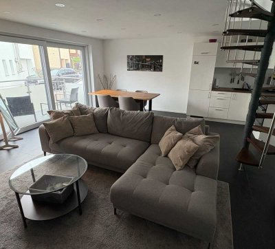 Stilvolle, neuwertige 2-Zimmer-Maisonette-Wohnung mit gehobener Innenausstattung mit EBK in Weissach