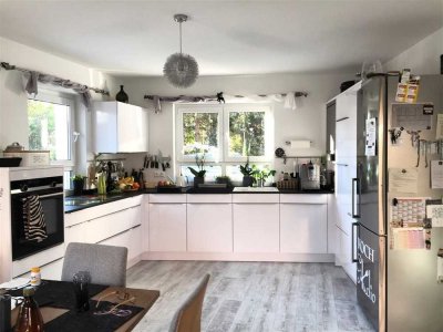 Idyllische A+ Doppelhaushälfte - Modern und Effizient