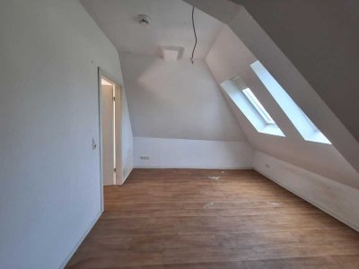 Helle 2,5 ZKB Wohnung mit Balkon ab 01.09/15.09.2025