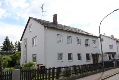 Kapitalanlage mit Potenzial!  Gepflegtes ZFH mit Garagen in ruhiger Lage!