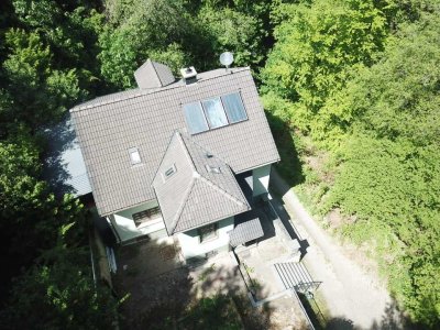 Zweifamilienhaus in ruhiger Lage mit großem Waldgrundstück