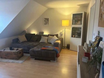 Gepflegte 2-Zimmer-DG-Wohnung mit EBK