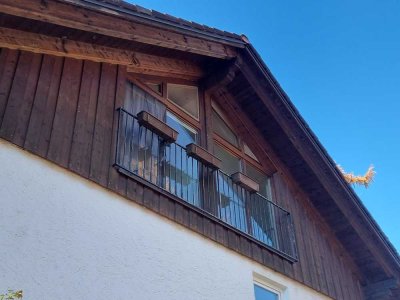 Wohn(t)raum Eglharting: Dachgeschosswohnung mit exklusivem 95m² Gartenanteil