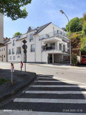 Ab dem 01.06.2025 können Sie diese ansprechende Dachgeschosswohnung in der 3. Etage beziehen.