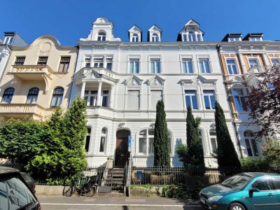 Zwei-Zimmer-Wohnung mit Dachterrasse im Gründerzeitaltbau in Bestlage der Bonner Südstadt