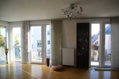 Neuwertige 3-Zimmer-Wohnung mit gehobener Innenausstattung mit Balkon und EBK in Freising