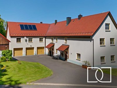 Exklusives Anwesen in Alleinlage – Ein modernes Zweifamilienhaus auf 43.983 m² großem Grundstück