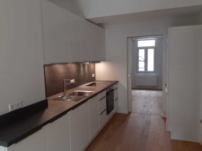 Helle und moderne 2-Zimmer-Wohnung mit Terrasse in Hannover-Linden
