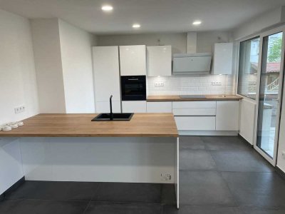 Geschmackvolle, neuwert.4-Zimmer-EG-Wohnung mit geh. Innenausstattung mit Terasse , Garten und EBK